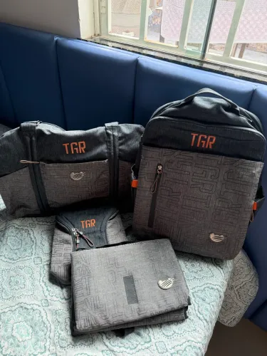 Vendo conjunto de bolsa maternidade Tigor