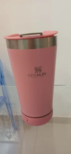 Copo com caixa de som !!! Lindo,lindo! Nunca usado.Estou vendendo para pagar minha Faculda