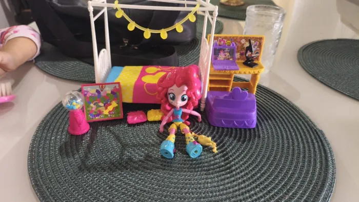 My Little Pony Equestria Girls mini Pinkie Pie quarto
