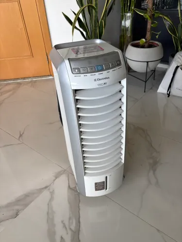 Climatizador de Ar Electrolux CL07F 127V - Excelente Estado