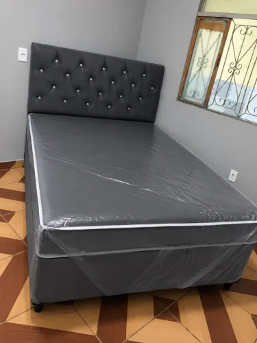 Cama de casal/ Queen com cabeceira