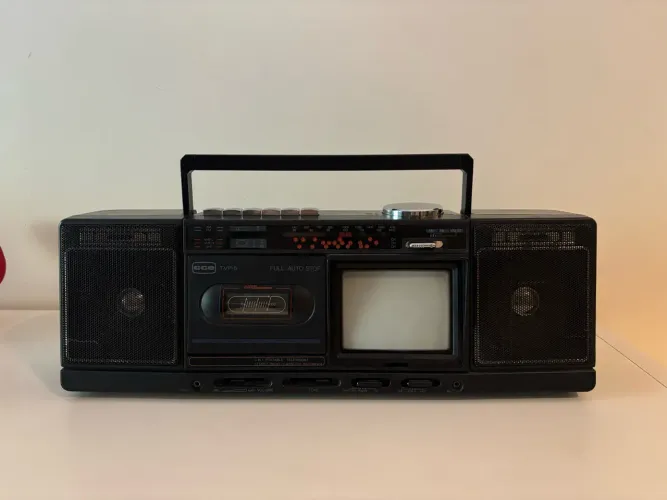 Boombox com Rádio Tape Deck e TV