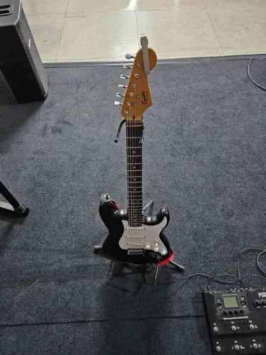 Guitarra Squier Fender Bullet