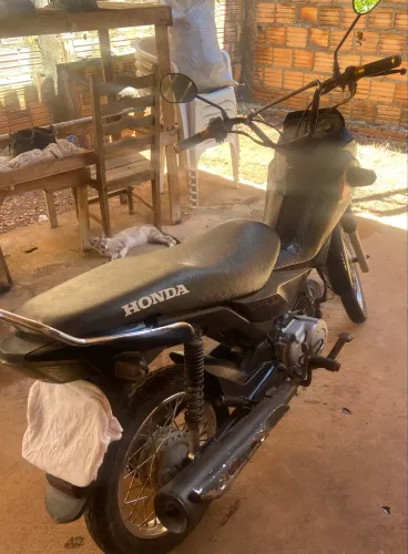 Vendo moto bem conservada , pneus novos
