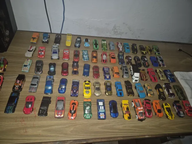 Coleção carrinhos Hot wheels, 84 unidades