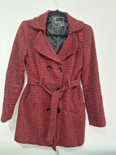 Casaco inverno Vermelho forrado em excelente estado