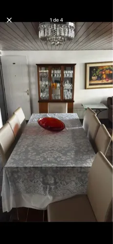 Vendo mesa de vidro, com alumínio galvanizado.