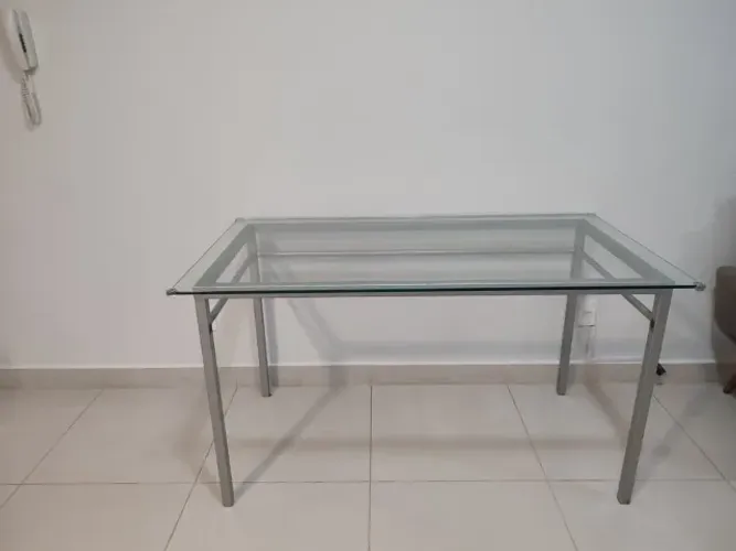 MESA DE VIDRO + BASE DE FERRO
