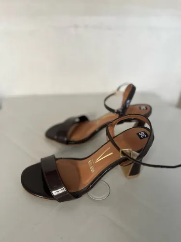 Sapato vizzano usado uma vez n? 36
