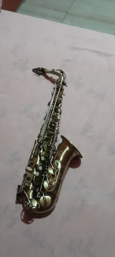 Sax alto jahnke troco por violino porque toco na congregação e preciso do violino