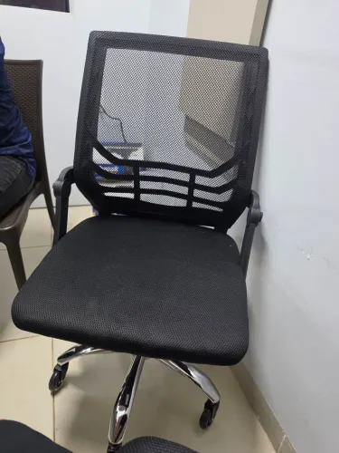 Cadeira para escritório novinhas utilizadas somente por duas semanas.Sao zerinhas !! Top