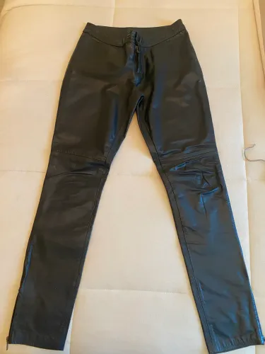 Vendo! Calça em couro legítimo 