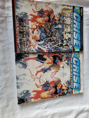 Dc crise nas infinitas terras volumes 1 e 2