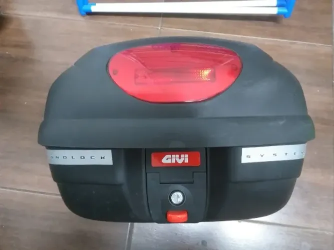 Bau GIVI 33 litros + roupa de chuva completa + capa moto