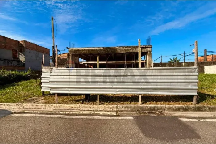 Lote em condominio fechado á venda.