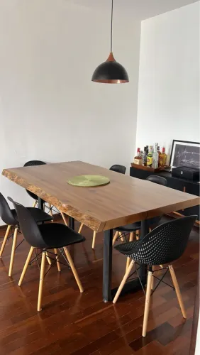 Mesa Madeira de Demolição + 6 Cadeiras Charles Eames tok stok