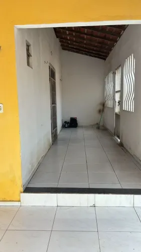 Alugo casa na Raposa com ampla área externa