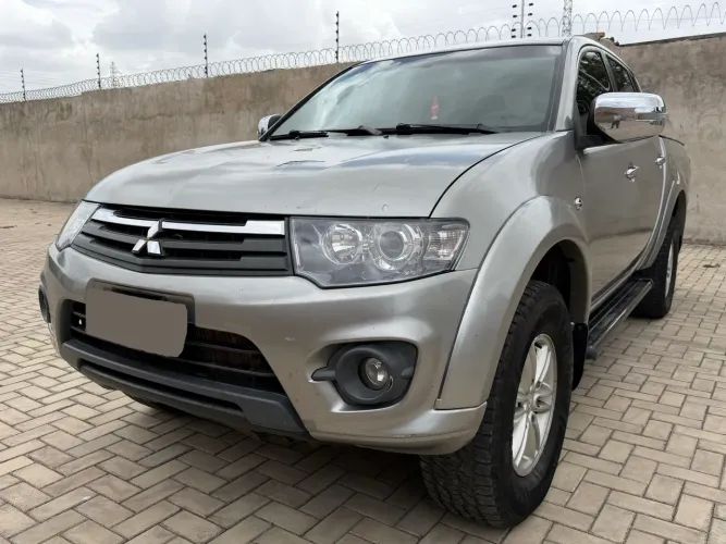 Mitsubishi L200 Triton HPE 3.2 CD TB Int.diesel AUT 2015