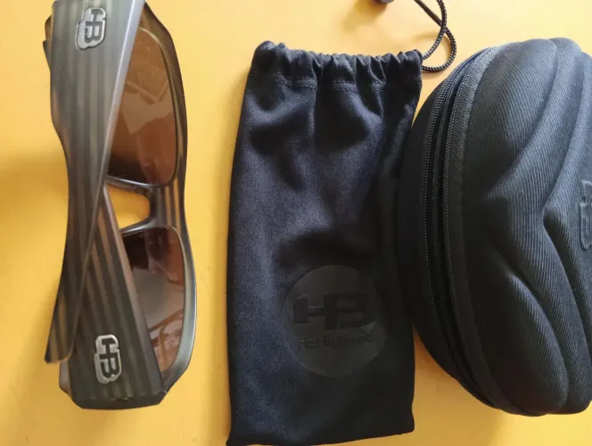 Vendo óculos HB 