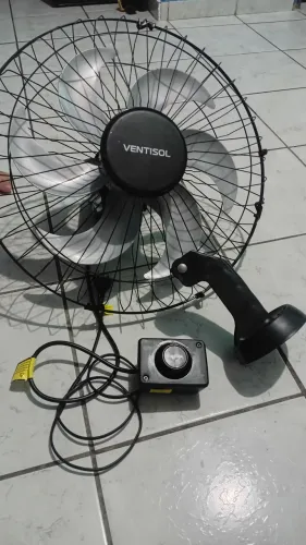 Ventilador Ventisol parede, forte semi novo