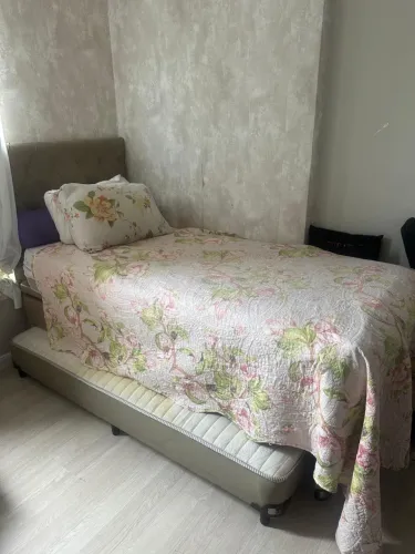 cama box com cabeceira , baú e cama auxiliar marca Euro