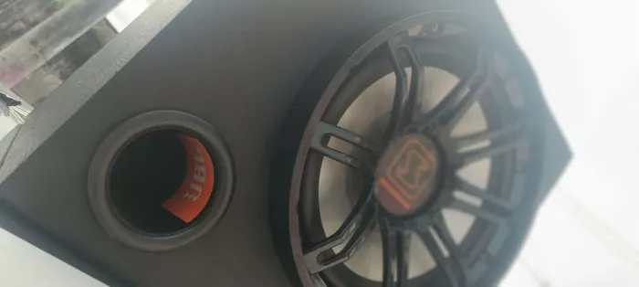 Som de carro JBL 