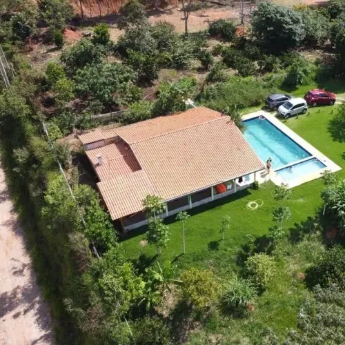 CHÁCARA COM PISCINA