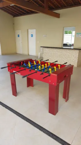 Pebolim e mesa de disco