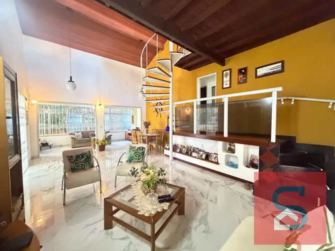Casa à venda no Centro de Cabo Frio | 5 dorms, 169m²