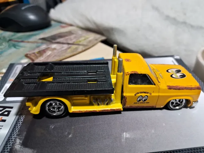 Hot Wheels Silverado 83 "Hauler Custom"