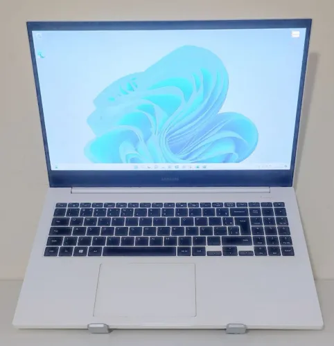 Notebook Samsung book Branco Core i3-10° Gen / 8gb RAM/ SSD 128GB / Tela 15.6 Full HD