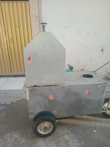 Vendo carrinho de churrasco todo no ixo top de linha,