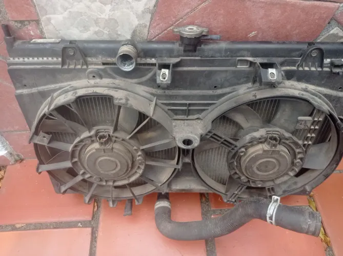 Vendo radiador e condensador do Nissan Sentra
