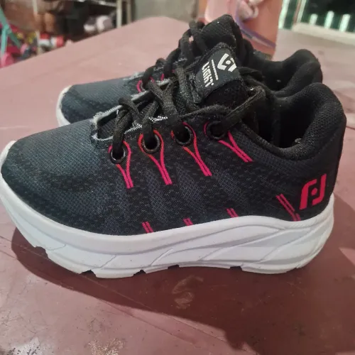 Vendo tênis novo infantil