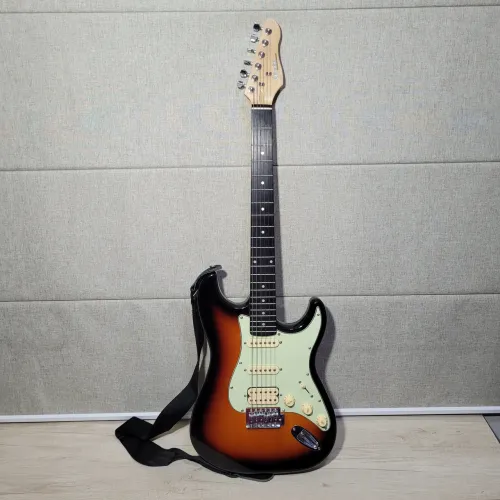 Guitarra Giannini nova/1 ano de uso