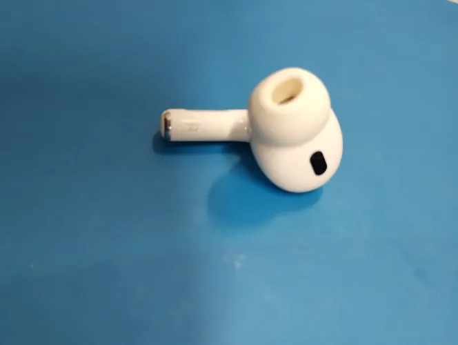 Airpods A3047 lado direito.