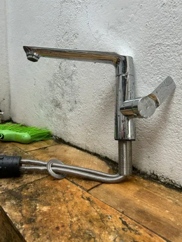 Torneira com misturador.