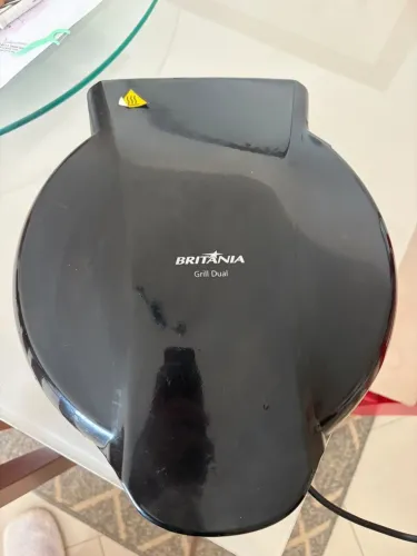 Vendo grelha, muito pouco usada.