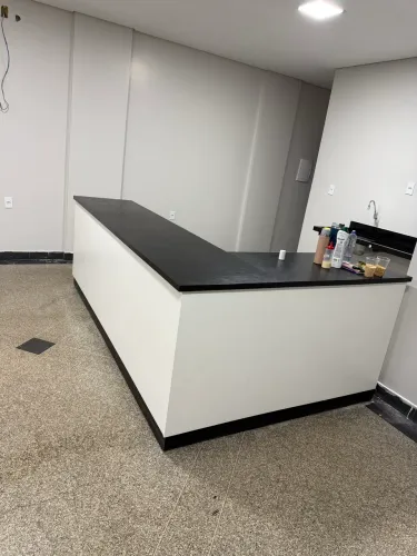 Bancada de atendimento comercial