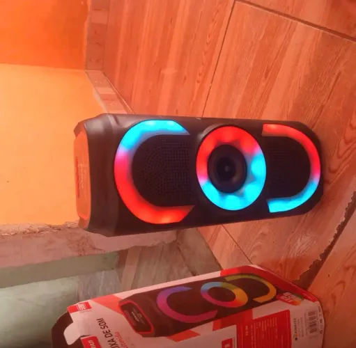Caixa de Som Bluetooth Portátil 30W RGB - Som Potente e Luzes LED