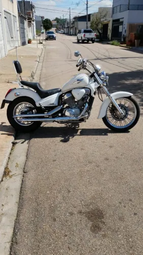 Shadow VT 600 customizada