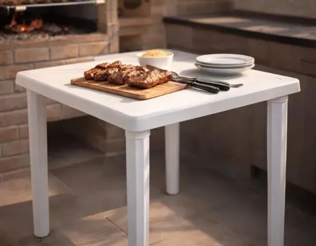 Mesa quadrada branca desmontável
