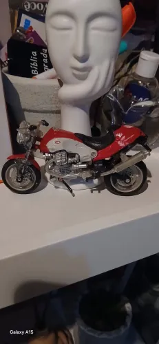 Miniatura Moto Guzzi v10 