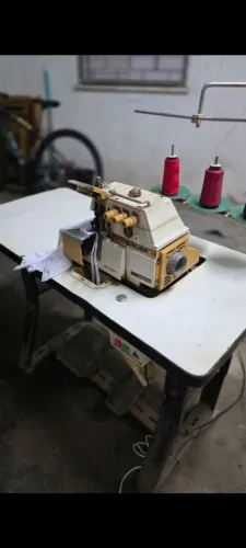 Vendo overloque em ótimo estado.