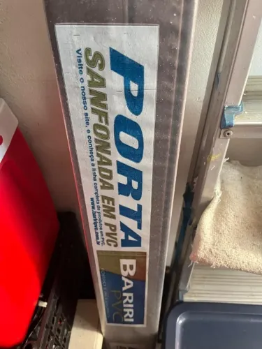 Porta sanfonada PVC, nova na cor marron na embalagem