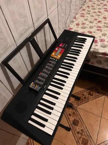Teclado Yamaha PSR - F51