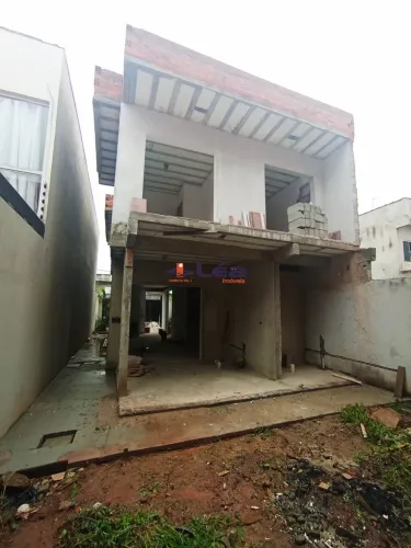 Sobrado à venda em Suzano-SP, Jardim Quaresmeira III! 3 quartos, 1 suíte, 1 sala, 2 vagas 