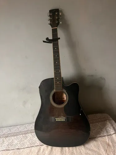 Vendo Violão poucas vezes usado,Valor 600$