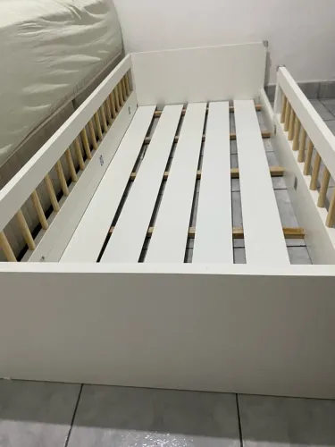 Cama montessoriana infantil