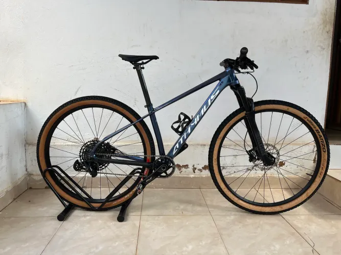 Bike first aro 29 toda SRAM Rodas e freios  todos Specialized   tamanho 15.5